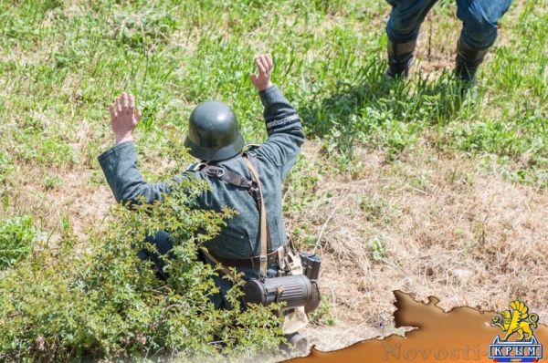 На Сапун-горе над Севастополем подняли В«Знамена славыВ» (ФОТОРЕПОРТАЖ) - «Общество Крыма»