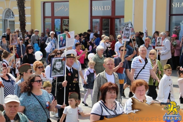 Акция «Бессмертный полк» собрала на набережной Ялты тысячи горожан (ФОТО) - «Политика Крыма»