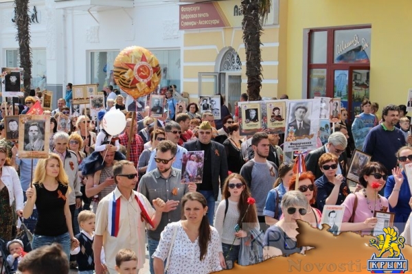 Акция «Бессмертный полк» собрала на набережной Ялты тысячи горожан (ФОТО) - «Политика Крыма»