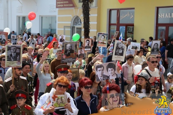 Акция «Бессмертный полк» собрала на набережной Ялты тысячи горожан (ФОТО) - «Политика Крыма»