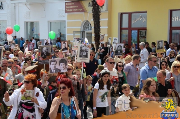 Акция «Бессмертный полк» собрала на набережной Ялты тысячи горожан (ФОТО) - «Политика Крыма»