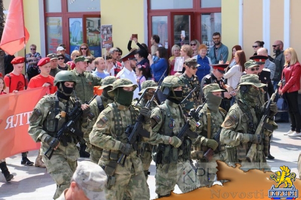 Акция «Бессмертный полк» собрала на набережной Ялты тысячи горожан (ФОТО) - «Политика Крыма»