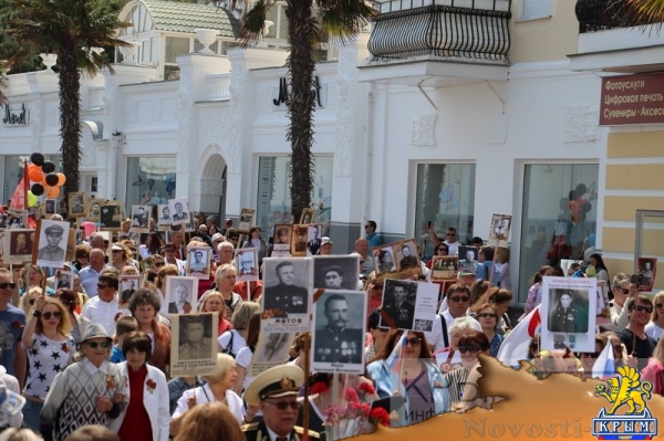 Акция «Бессмертный полк» собрала на набережной Ялты тысячи горожан (ФОТО) - «Политика Крыма»