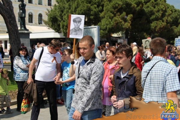 Акция «Бессмертный полк» собрала на набережной Ялты тысячи горожан (ФОТО) - «Политика Крыма»