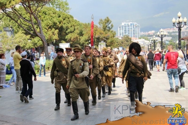 Акция «Бессмертный полк» собрала на набережной Ялты тысячи горожан (ФОТО) - «Политика Крыма»