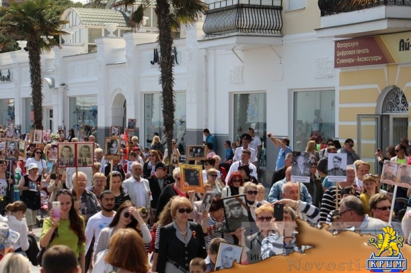 Акция «Бессмертный полк» собрала на набережной Ялты тысячи горожан (ФОТО) - «Политика Крыма»