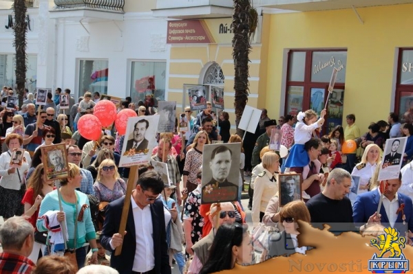 Акция «Бессмертный полк» собрала на набережной Ялты тысячи горожан (ФОТО) - «Политика Крыма»