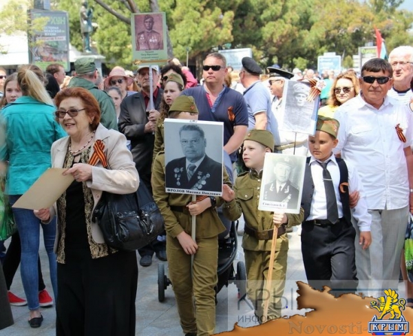 Акция «Бессмертный полк» собрала на набережной Ялты тысячи горожан (ФОТО) - «Политика Крыма»