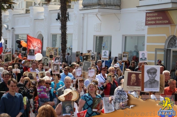 Акция «Бессмертный полк» собрала на набережной Ялты тысячи горожан (ФОТО) - «Политика Крыма»