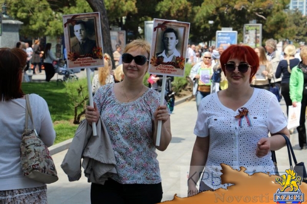 Акция «Бессмертный полк» собрала на набережной Ялты тысячи горожан (ФОТО) - «Политика Крыма»