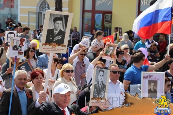 Акция «Бессмертный полк» собрала на набережной Ялты тысячи горожан (ФОТО) - «Политика Крыма»