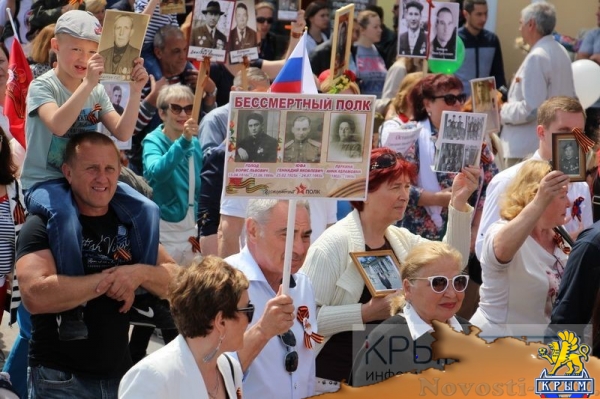Акция «Бессмертный полк» собрала на набережной Ялты тысячи горожан (ФОТО) - «Политика Крыма»
