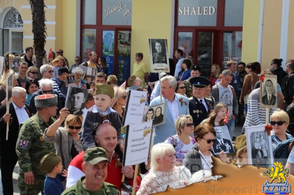 Акция «Бессмертный полк» собрала на набережной Ялты тысячи горожан (ФОТО) - «Политика Крыма»