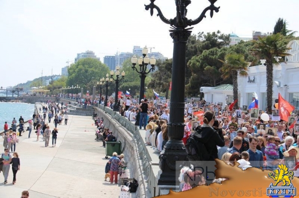 Акция «Бессмертный полк» собрала на набережной Ялты тысячи горожан (ФОТО) - «Политика Крыма»