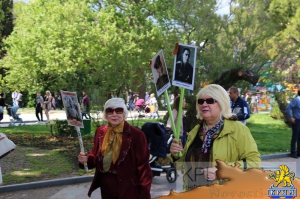 Акция «Бессмертный полк» собрала на набережной Ялты тысячи горожан (ФОТО) - «Политика Крыма»