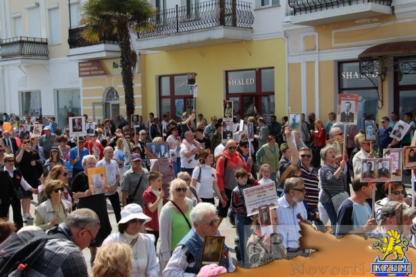 Акция «Бессмертный полк» собрала на набережной Ялты тысячи горожан (ФОТО) - «Политика Крыма»