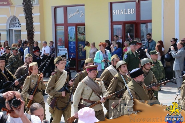 Акция «Бессмертный полк» собрала на набережной Ялты тысячи горожан (ФОТО) - «Политика Крыма»