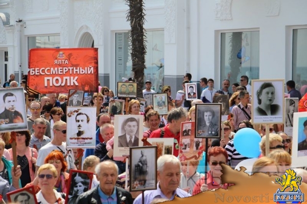 Акция «Бессмертный полк» собрала на набережной Ялты тысячи горожан (ФОТО) - «Политика Крыма»