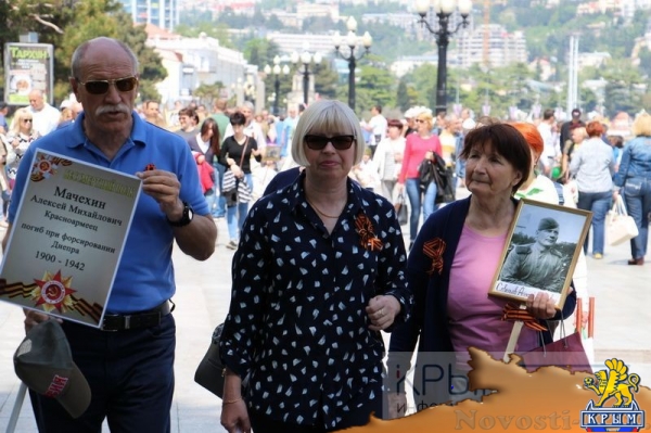 Акция «Бессмертный полк» собрала на набережной Ялты тысячи горожан (ФОТО) - «Политика Крыма»