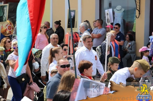 Акция «Бессмертный полк» собрала на набережной Ялты тысячи горожан (ФОТО) - «Политика Крыма»