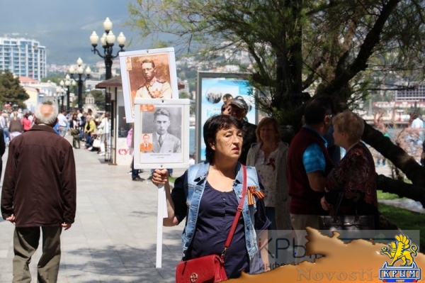 Акция «Бессмертный полк» собрала на набережной Ялты тысячи горожан (ФОТО) - «Политика Крыма»