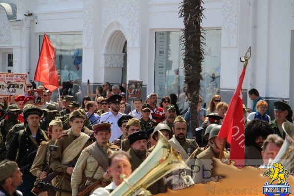 Акция «Бессмертный полк» собрала на набережной Ялты тысячи горожан (ФОТО) - «Политика Крыма»