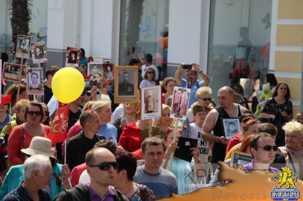 Акция «Бессмертный полк» собрала на набережной Ялты тысячи горожан (ФОТО) - «Политика Крыма»