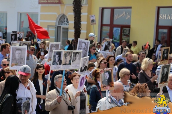 Акция «Бессмертный полк» собрала на набережной Ялты тысячи горожан (ФОТО) - «Политика Крыма»
