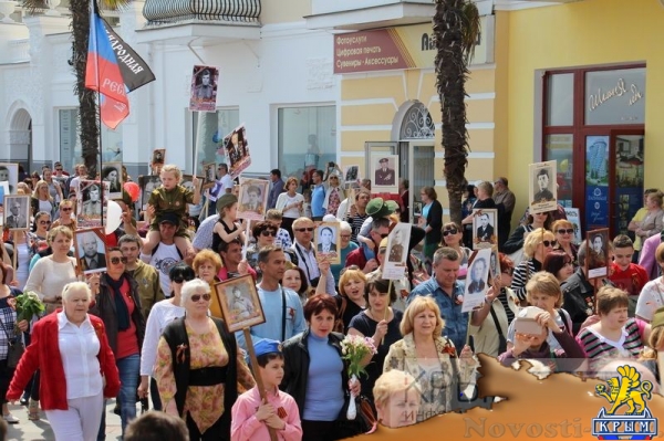 Акция «Бессмертный полк» собрала на набережной Ялты тысячи горожан (ФОТО) - «Политика Крыма»