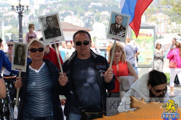 Акция «Бессмертный полк» собрала на набережной Ялты тысячи горожан (ФОТО) - «Политика Крыма»