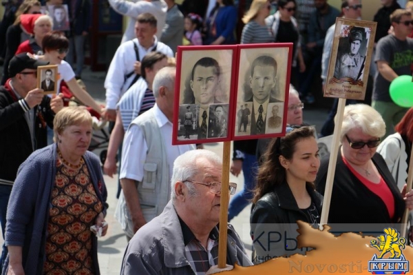 Акция «Бессмертный полк» собрала на набережной Ялты тысячи горожан (ФОТО) - «Политика Крыма»