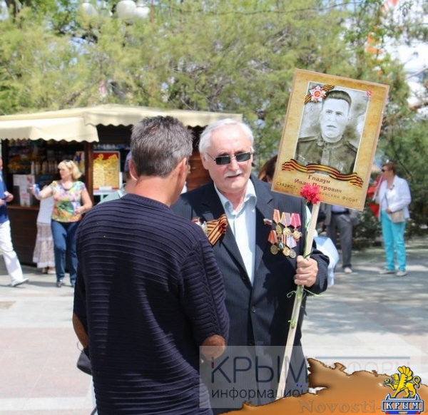 Акция «Бессмертный полк» собрала на набережной Ялты тысячи горожан (ФОТО) - «Политика Крыма»