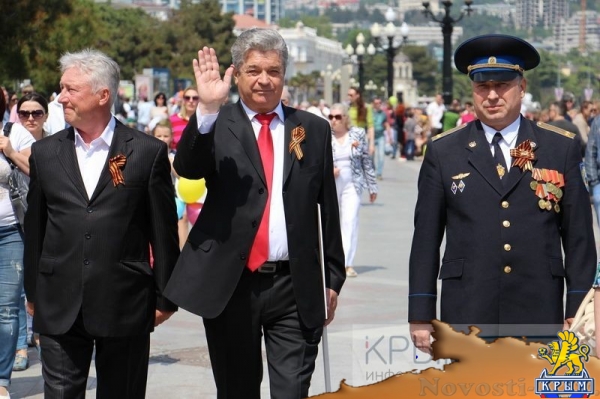 Акция «Бессмертный полк» собрала на набережной Ялты тысячи горожан (ФОТО) - «Политика Крыма»