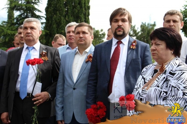 Более 6 тысяч ялтинцев пришли на митинг к мемориалу Холм Славы в честь очередной годовщины Великой Победы (ФОТО, ВИДЕО) - «Политика Крыма»