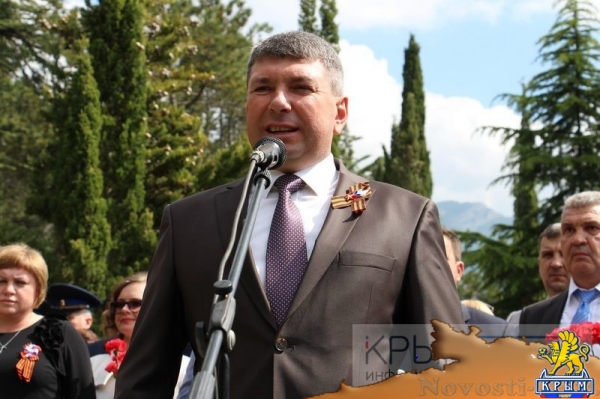 Более 6 тысяч ялтинцев пришли на митинг к мемориалу Холм Славы в честь очередной годовщины Великой Победы (ФОТО, ВИДЕО) - «Политика Крыма»