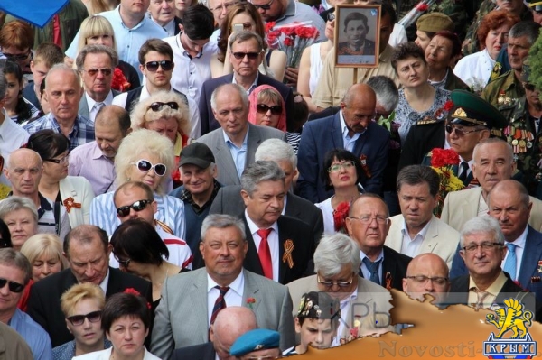 Более 6 тысяч ялтинцев пришли на митинг к мемориалу Холм Славы в честь очередной годовщины Великой Победы (ФОТО, ВИДЕО) - «Политика Крыма»