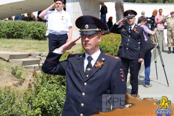 Более 6 тысяч ялтинцев пришли на митинг к мемориалу Холм Славы в честь очередной годовщины Великой Победы (ФОТО, ВИДЕО) - «Политика Крыма»