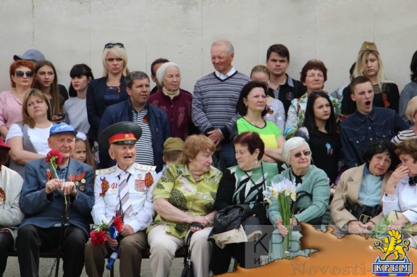 Более 6 тысяч ялтинцев пришли на митинг к мемориалу Холм Славы в честь очередной годовщины Великой Победы (ФОТО, ВИДЕО) - «Политика Крыма»
