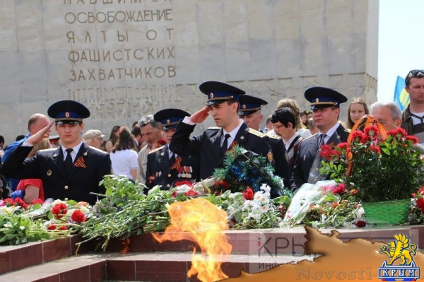 Более 6 тысяч ялтинцев пришли на митинг к мемориалу Холм Славы в честь очередной годовщины Великой Победы (ФОТО, ВИДЕО) - «Политика Крыма»