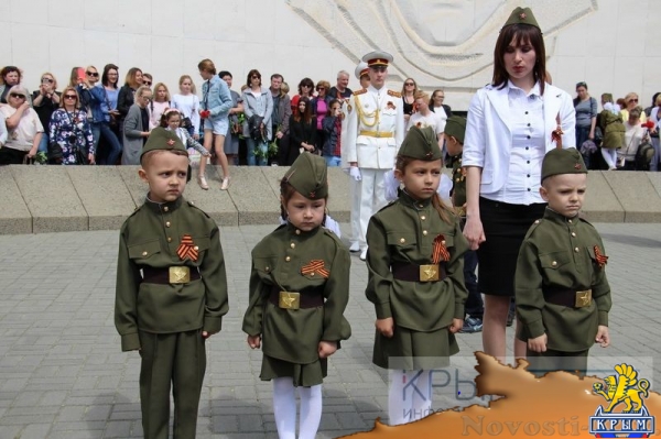 Более 6 тысяч ялтинцев пришли на митинг к мемориалу Холм Славы в честь очередной годовщины Великой Победы (ФОТО, ВИДЕО) - «Политика Крыма»
