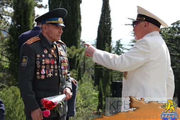 Более 6 тысяч ялтинцев пришли на митинг к мемориалу Холм Славы в честь очередной годовщины Великой Победы (ФОТО, ВИДЕО) - «Политика Крыма»