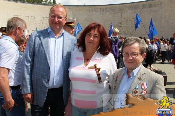 Более 6 тысяч ялтинцев пришли на митинг к мемориалу Холм Славы в честь очередной годовщины Великой Победы (ФОТО, ВИДЕО) - «Политика Крыма»