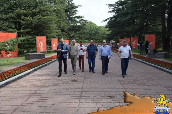 Бахарев заявил о готовности Симферополя к празднованию Дня Победы и попросил горожан не мусорить (ФОТО) - «Симферополь»