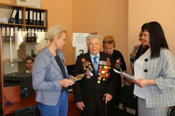 Госкомрегистр регулярно оказывает поддержку ветеранам войны в оформлении документов на недвижимость — Александр Спиридонов - «Госкомрегистр»