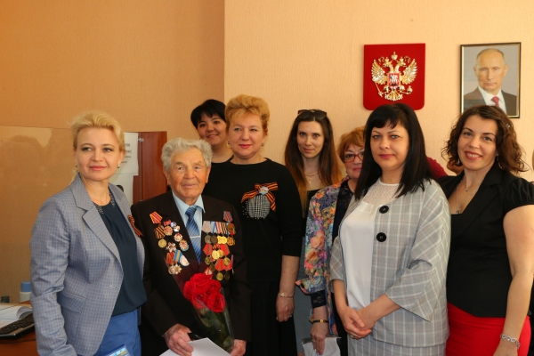 Госкомрегистр регулярно оказывает поддержку ветеранам войны в оформлении документов на недвижимость — Александр Спиридонов - «Госкомрегистр»