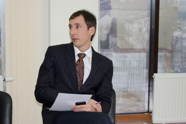 Качество и доступность услуг, оказываемых Госкомрегистром, должны проверяться постоянно — Александр Спиридонов - «Госкомрегистр»