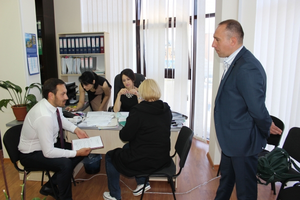 Специалисты Госкомрегистра оказывают содействие в приеме и оперативном оформлении документов объектов здравоохранения Крыма - «Госкомрегистр»