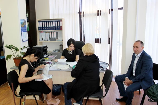 Специалисты Госкомрегистра оказывают содействие в приеме и оперативном оформлении документов объектов здравоохранения Крыма - «Госкомрегистр»