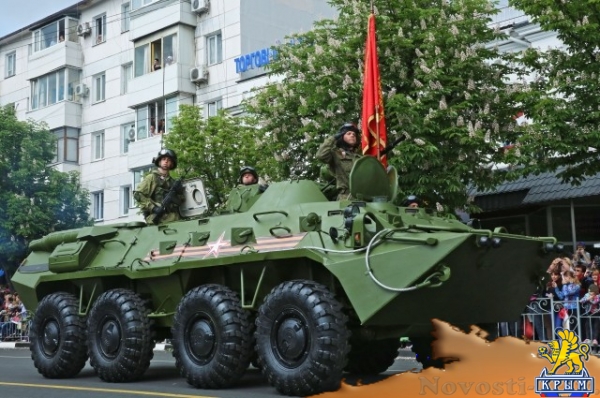 В Симферополе прошел военный парад в честь Дня Победы