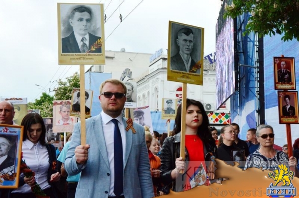 Шествие «Бессмертного полка» в Симферополе - «Общество Крыма» Шествие «Бессмертного полка» в Симферополе - «Общество Крыма»